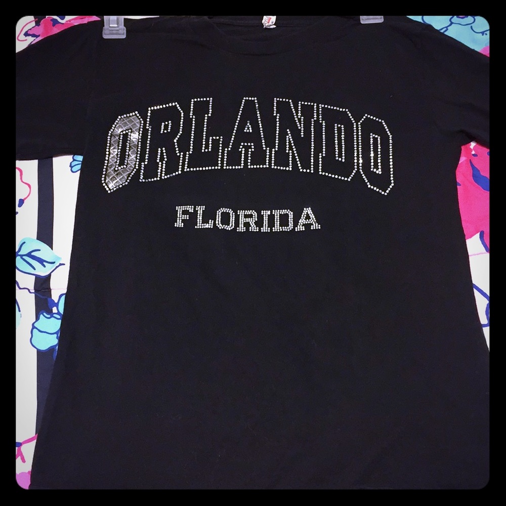 I am selling an Orlando Florida shirt